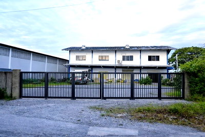 เช่าโรงงาน เขตบางบอน : โกดังพร้อมอาคารพาณิชย์ 2 ชั้น หลังมุม ถ.เอกชัย81-87 ทำรั้วแล้ว 800 ตร.ม. 3นอน 3น้ำ พร้อมสำนักงาน 3 ห้อง ใกล้ บิ๊กซี เอกชัย 900 ม.