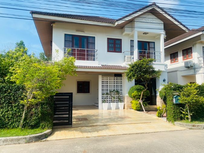 Two-story detached house for sale in a good location within a flood-free project,Fully furnished, 3 bedrooms. Price: 5 million baht.