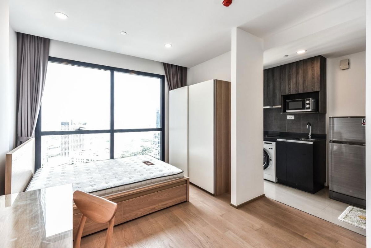 picture Ashton Chula Silom【𝐒𝐄𝐋𝐋 & 𝐑𝐄𝐍𝐓】🔥 Minimalist style condo with perfectly integrated built-in features🔥 Contact Line ID: @hacondo - 3/9