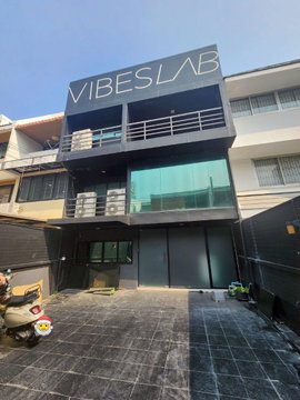 🏢 Home Office ให้เช่า อารี ทาวน์เฮ้าส์ สุขุมวิท 26 ใกล้ BTS พร้อมพงษ์ 4 ห้องนอน 3 ห้องน้ำ ทำเลใจกลางเมือง เดินทางสะดวก