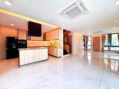 เช่าบ้านเดี่ยว สุขุมวิท ตอนกลาง : Modern 3 Bedroom House For Rent in Thonglor Area - BR28276SH