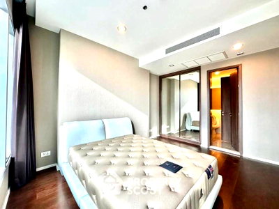 Condos for sale : 1-BR Condo at Menam Residences in Wat Phraya Krai (ID 2706003)