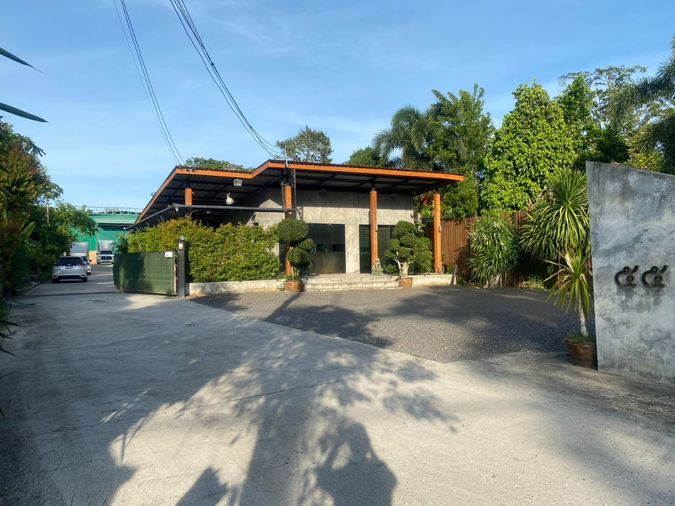 Warehouse with office space for sale in Hat Yai, Songkhla. Flood-free area. Size: 1,500 sq.m. Price: 14 million baht.