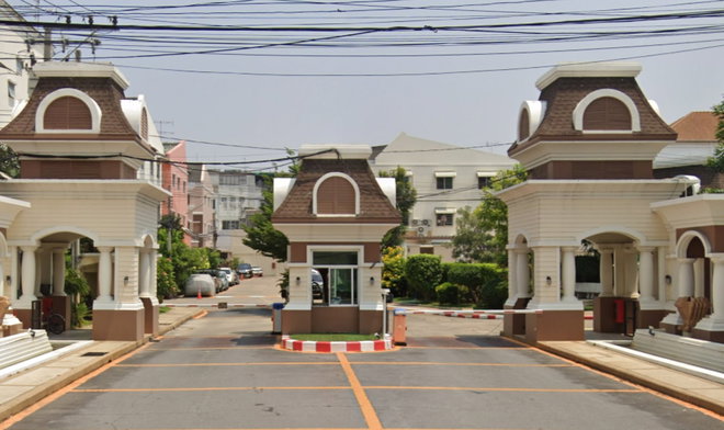 Project Prinyaluck Wongwaen - Sathorn Picture - 3/3