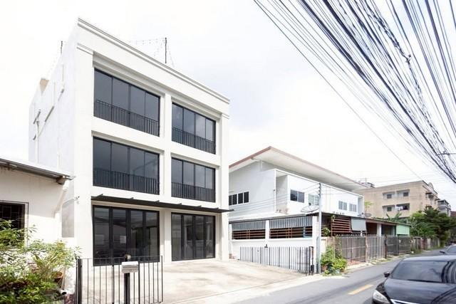 รูป MBR6 ออฟฟิศพร้อมใช้! เช่าอาคารสำนักงาน 3.5 ชั้น บางนา-ตราด 13 เชื่อมทะลุอุดมสุข แอร์ครบ-กั้นห้องแล้ว พื้นที่ 288 ตร.ม.  - รูปที่ 2/14