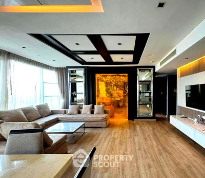 Condos for sale BTS Ekkamai : 4-BR Condo at Fullerton Sukhumvit near BTS Ekkamai (ID 2450482)