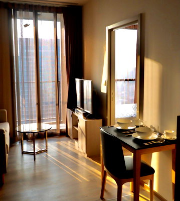 Condos for rent BTS Thong Lo (Thong Lor) : 🔥🔥🔥 Oka Haus Sukhumvit 36, 1 bed, 1 bath, 40th Floor, City view, High floor 18,500, Fully furnished.