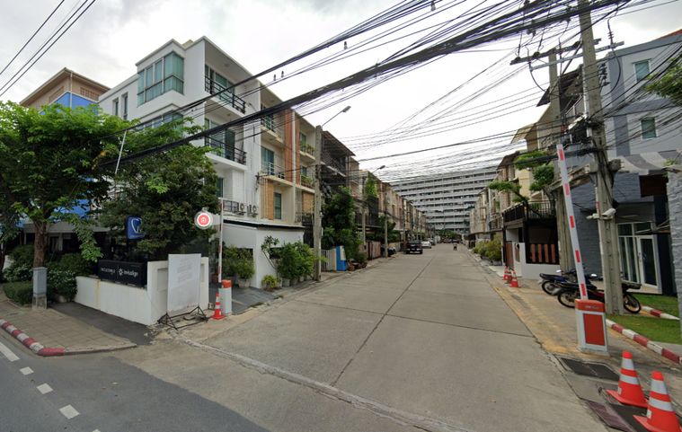 pradya hometown Lat Phrao