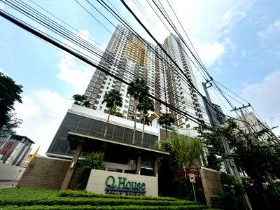 ขายคอนโด : 🔥🔥🔥 ขายคอนโด  คิว เฮ้าส์ คอนโด สาทร BTS-กรุงธนบุรี คลองต้นไทร เขต คลองสาน กรุงเทพ CX-136270 ✅ ทักไลน์ @connexproperty ตอบทันที ทีมงานมืออาชีพ ✅ 🔥🔥🔥