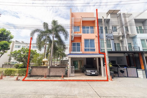 ขายด่วนมาก ทาวน์โฮม 3 ชั้น เนื้อที่ 44.1 ตรว. โครงการกรีนิช รามอินทรา (Greenwich Ramintra) ใกล้รถไฟฟ้าสายสีชมพู