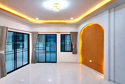 เช่าทาวน์โฮม ถนนเสรีไทย : โรงเรียนเศรษฐบุตร สินแพทย์เสรีรักษ์ ทาวน์เฮาส์ 2นอน 2-3A/C 2น้ำ หลังมุม MRT สายสีชมพู 300 ม. ใกล้ตลาดมีนบุรี 800ม. 26 ตร.ว