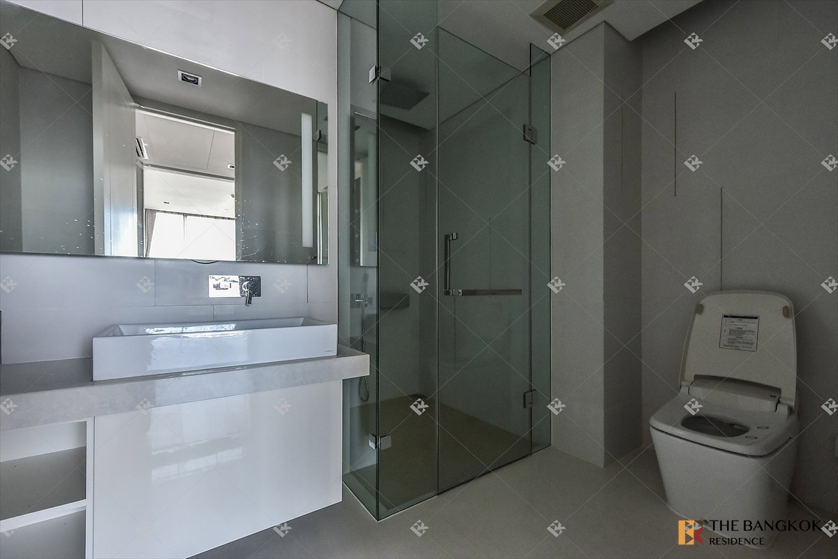 รูป 🏙️ High-Floor Luxury Living - The Bangkok Sathorn near BTS Surasak - รูปที่ 7/8