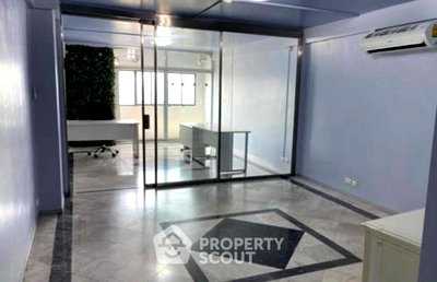 Condos for sale : 1-BR Condo at I.T.F. Silom Palace Condominium near BTS Chong Nonsi (ID 2688115)