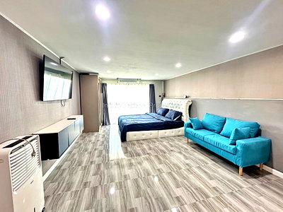 คอนโดให้เช่า : คอนโด ฮอลิเดย์ วิว พระตำหนัก สตูดิโอ 0811966659