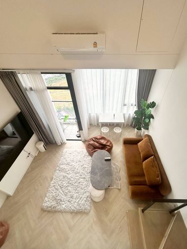 แลนด์มาร์ค แอทเอ็มอาร์ทีเอ สเตชั่น : ไซมิส พระราม9🍁ห้องสวยมาก 🍁 duplex room  🚝Near MRT Rama 9🍁 