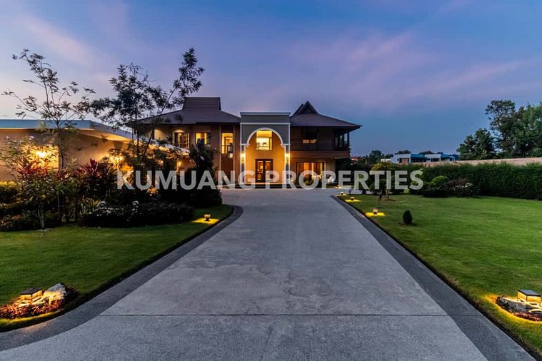 บ้านหรู 4 ห้องนอนวิวทะเลสาบ &amp; ภูเขา – Summit Green Valley แม่ริม 