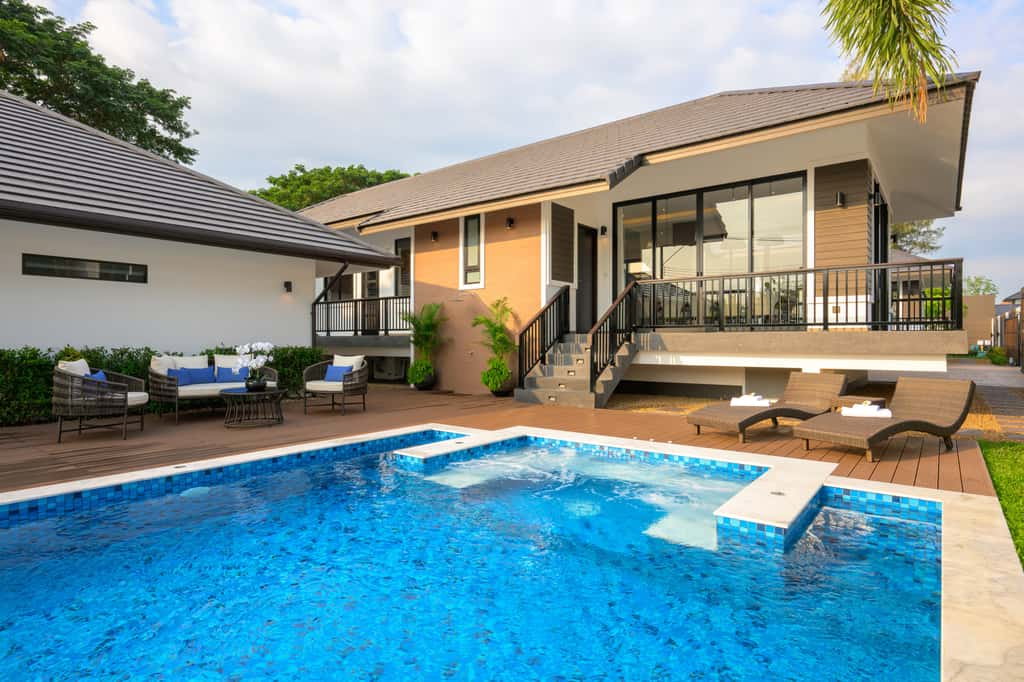 รูป Luxury Pool Villa พูลวิลล่าส่วนตัว หรูหรา มีระดับ ใจกลางเมือง สัมผัสความเหนือระดับ กับดีไซน์ที่โดดเด่น Mood และ Tone สุดพิเศษ ตอบโจทย์ทุกไลฟ์สไตล์ - รูปที่ 35/37