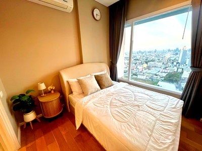 Condos for rent : R077High-Floor Condo for Rent at The Saint Residence – Open City View Near MRT Phahon Yothin