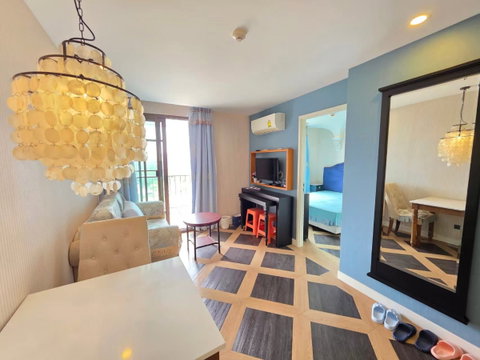 Espana Condo in Jomtien with city+sea view (Foreign name)