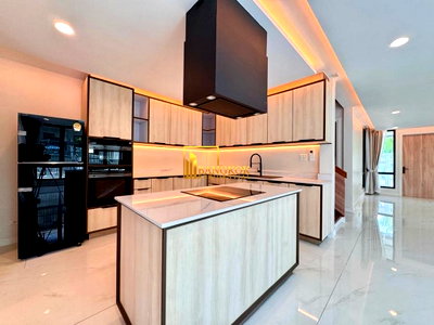 Houses for rent Watthana : Modern 3 Bedroom House For Rent in Thonglor Area - BR28276SH