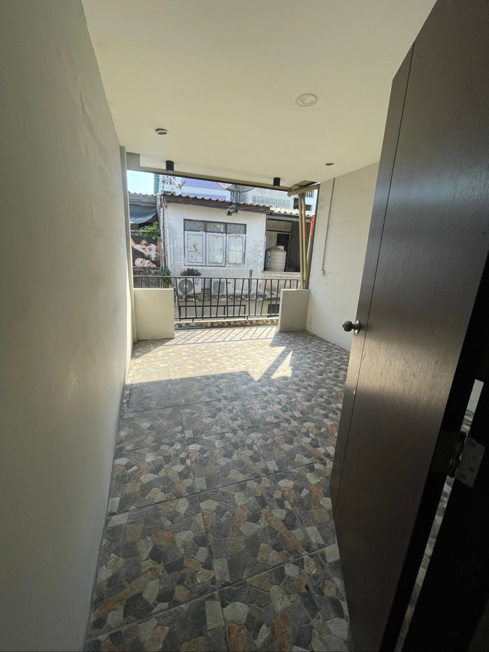 รูป บ้านตึก 3ชั้นทตกแต่งแล้วพร้อมอยู่ เดินทางสะดวก+ง่าย ใกล้สถานที่สำคัญหลายแห่ง - รูปที่ 14/14