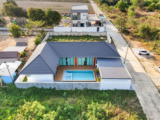 ขายพูลวิลล่าทำเลทอง ใกล้ทะเล บางเสร่ - บ้านสวย พร้อมอยู่ บรรยากาศเงียบสงบ