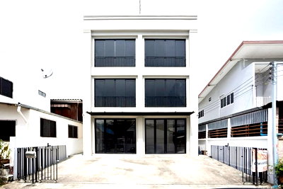 เช่าอาคารพาณิชย์ วิทยาลัยพณิชยการบางนา : HR3303ให้เช่าออฟฟิศ-โกดัง 3.5 ชั้น พร้อมดาดฟ้า | บางนา-ตราด ซอย 13 เชื่อมต่ออุดมสุข-สุขุมวิท สภาพใหม่ กั้นห้องแอร์ครบ พร้อมใช้งานทันที