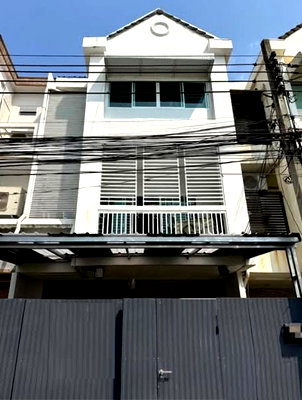 เช่าทาวน์โฮม ถนนพระราม 4 : ใกล้ BTS ทองหล่อ 700 ม. ทาวน์โฮม 3 ชั้น 3 นอน 4 น้ำ เอ็มควอเทียร์ 1 กม. 200 ตร.ม. 17 ตร.ว.