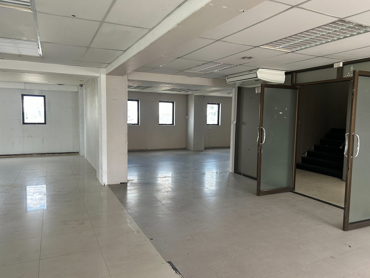 รูป 🏢 ให้เช่าพื้นที่สำนักงาน ติด MRT สุทธิสาร ✨ ทำเลทอง ริมถนนรัชดาภิเษก ใกล้แยกสุทธิสาร เดินทางสะดวก - รูปที่ 1/7