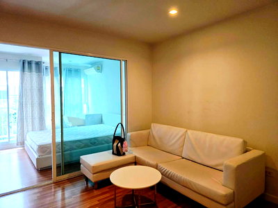 ขายคอนโด : คอนโด  2 ห้องนอน  โซน รามอินทรา -เอกมัย    ห้องสวย สภาพดี    เดินทางสะดวก  