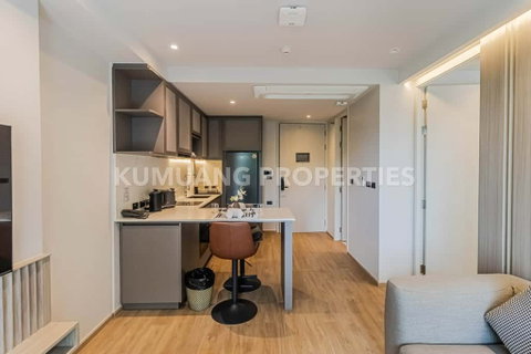 รูปภาพ คอนโดหรู 1 ห้องนอน ห้องใหญ่ 50 ตร.ม. แบบ 3 ห้องนอน ใกล้ย่านนิมมาน พร้อมเฟอร์นิเจอร์