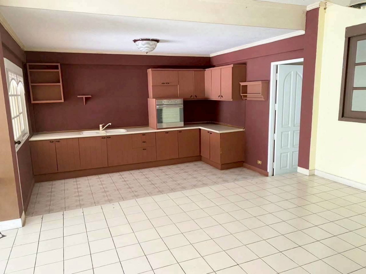 รูป ขายที่ดินพร้อมบ้านเดี่ยว 2 ชั้น สไตล์คลาสสิก กรุงเทพนนท์ 14 ทำเลดี ใกล้ MRTแยกติวานนท์ 150 เมตร - รูปที่ 5/20