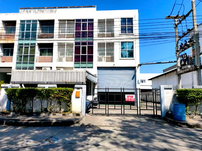 โรงงาน ลาดหลุมแก้ว ปทุมธานี : 💖💖ขายมินิแฟคตอรี่สำหรับ SME หน้ากว้าง 15 เมตร ยาว45 เมตร, ทิศใต้, พร้อม Forklift และอื่นๆ / สนใจสอบถามได้นะคะ Line ID = atfirm2010💖💖