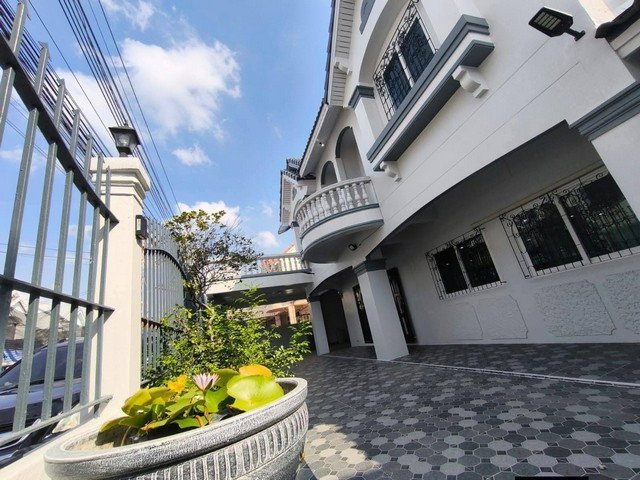 รูป HR3305ให้เช่าบ้านเดี่ยว 6 ห้องนอน รีโนเวทใหม่ซอยวชิรธรรมสาธิต 55 (หมู่บ้านรังสิยา 2) สุขุมวิท 101/1 - รูปที่ 1/4