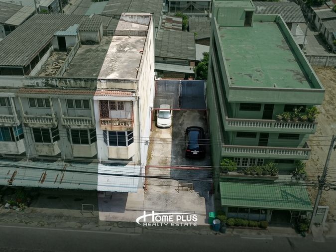ขาย อาคารพาณิชย์ 3 ชั้นครึ่ง  (หลังริม) พร้อมที่ดินเปล่า