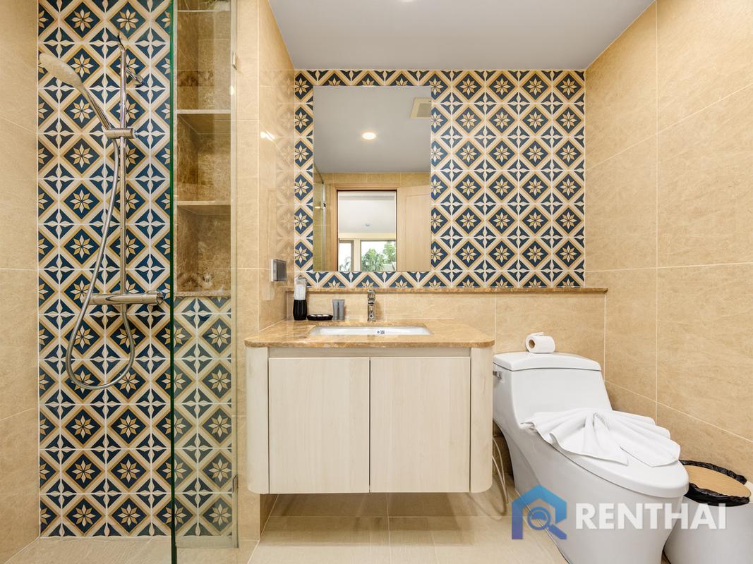 For sale condo 1 bedroom at The Ozone Condominium