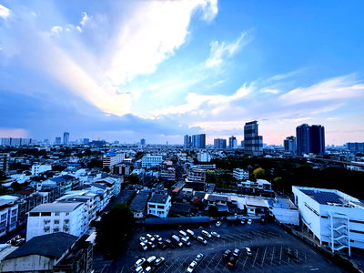 Condos for sale : For Sale: Taopoon Mansion Building A! A million-dollar view for under a million Baht!! Close to MRT Bang Sue