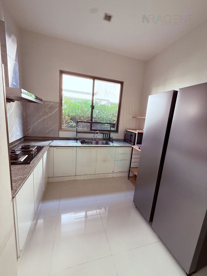 รูป 📌 ให้เช่าบ้านเดี่ยว 2 ชั้น แกรนด์ บางกอก บูเลอวาร์ด ศรีนครินทร์ 4 ห้องนอน 6 ห้องน้ำ - รูปที่ 3/8