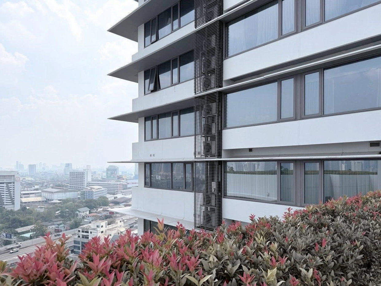 รูป LTH14683 –ห้องโทนขาว ฟีลดี น่าอยู่ | Condo for Rent | Amanta Lumpini | 69.7 sqm | 1 Bedroom 1 Bathroom | Bright White Room with a Cozy Feel | - รูปที่ 2/7