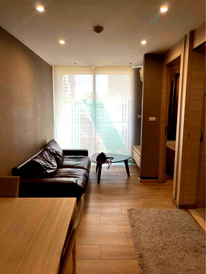 คอนโดให้เช่า : ให้เช่าคอนโด คลาส สีลม อาคาร 1 ชั้น 8 1 ห้องนอน ขนาด 32 ตรม ใกล้ BTS สถานีช่องนนทรี และศาลาแดง