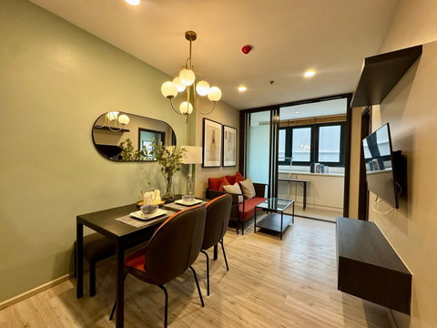 📍XT Huaikhwang✨คอนโดหรูห้วยขวาง ห้องใหญ่แต่งครบพร้อมอยู่ (1 ห้องนอน ขนาด 35 ตรม.) เช่าเพียง 19,000/เดือน ▫️Line: @sanhaproperty📲095-6922871 รับโค