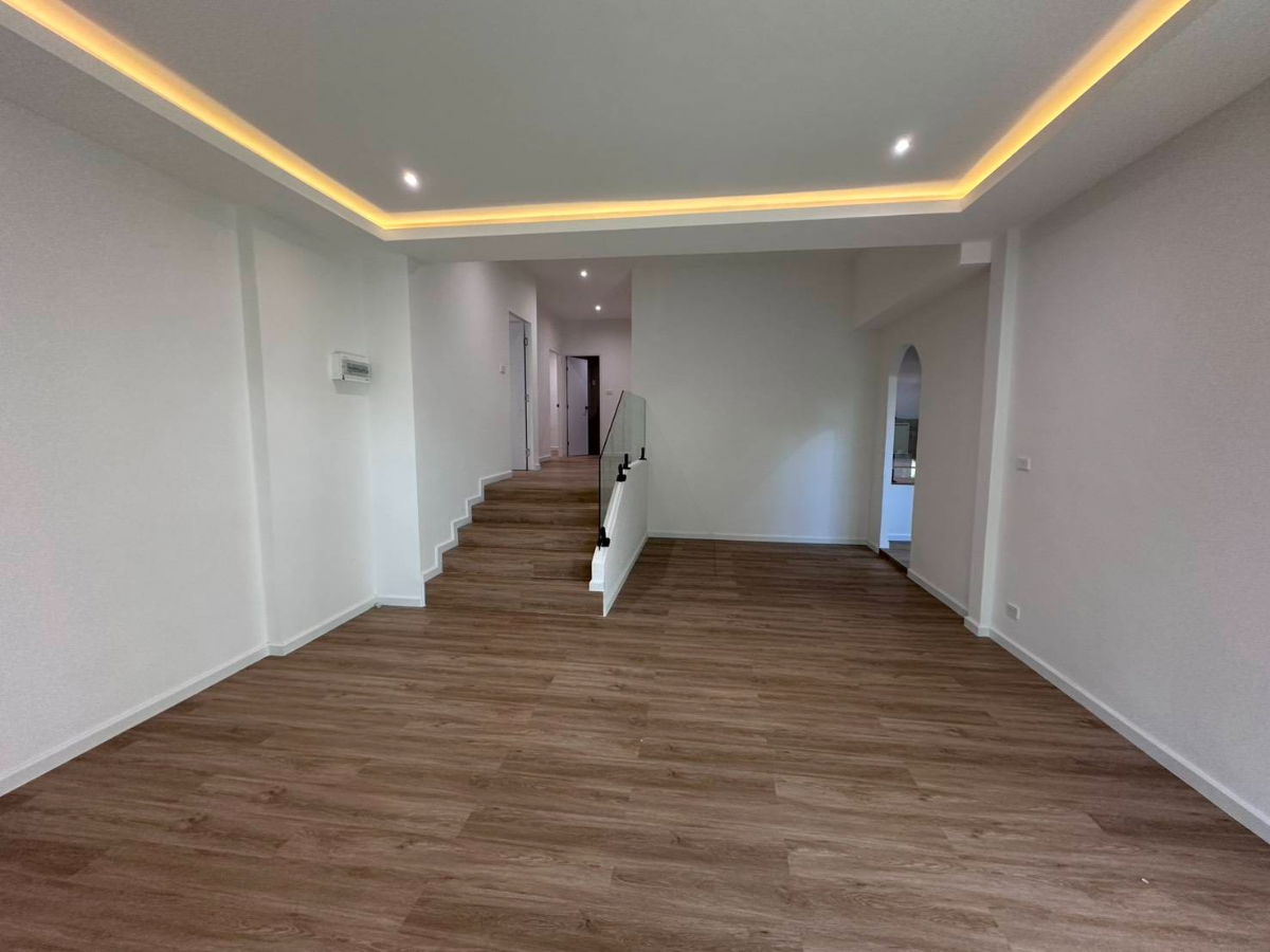 picture 🏡 Corner Semi-Detached House in Ratsada – Special Pre-Renovation Price 5.19 MB - 10/18