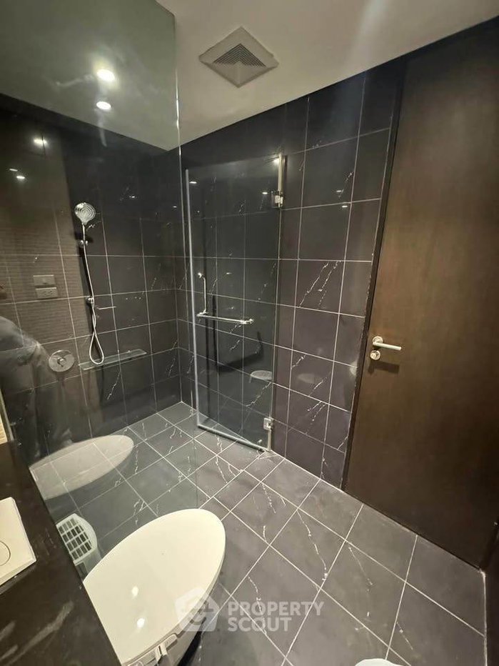 picture 2-BR Condo at Siamese Gioia near MRT Phetchaburi (ID 2440243) - 16/16