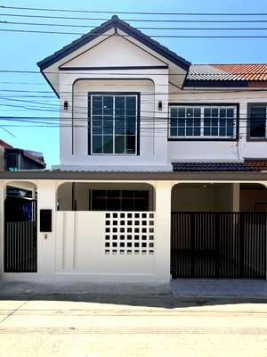Houses for sale Chao Fah Road Phuket : 🏡 Corner House in Wichit – Spacious Family Home Near Schools & Shopping, Only 4.59 MB