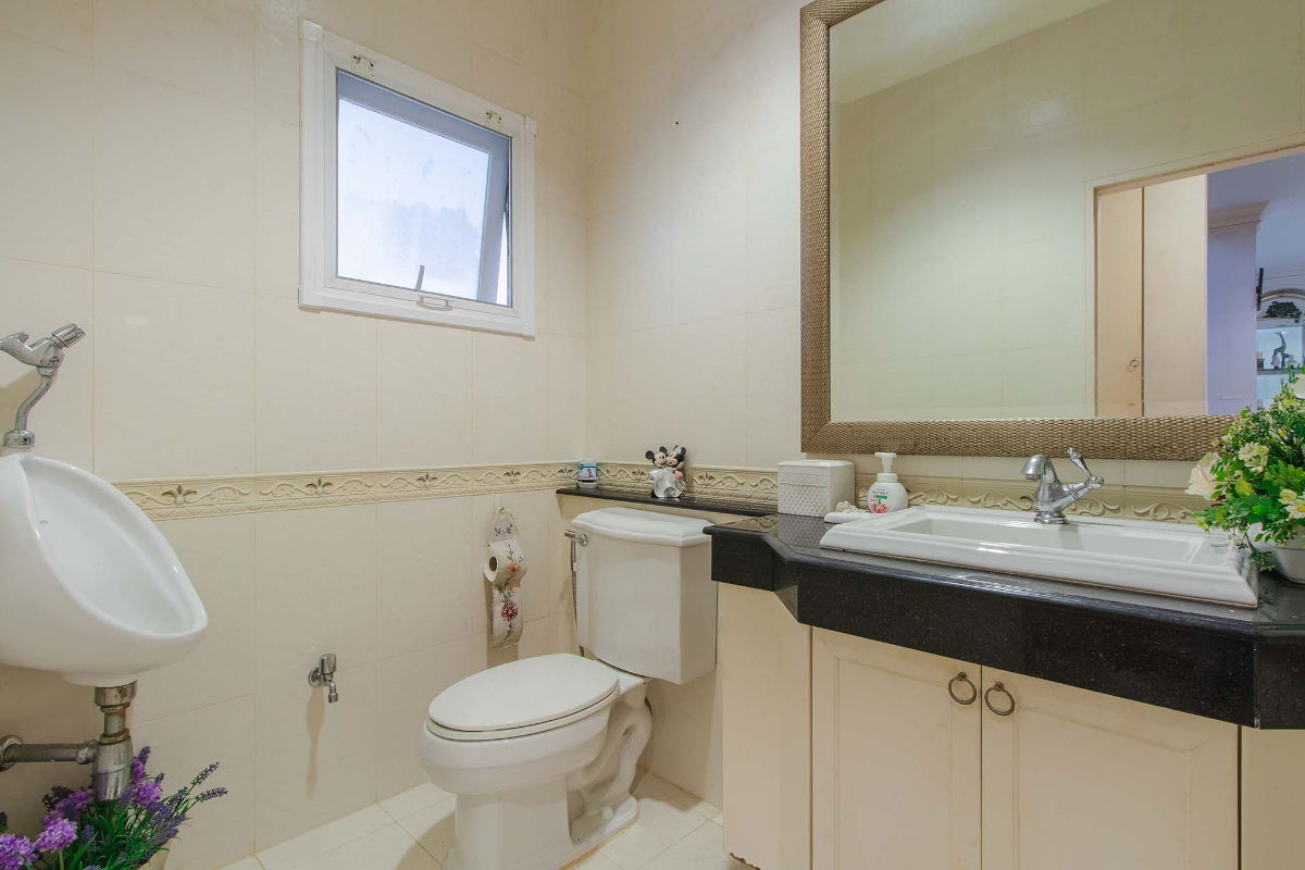 รูป บ้านพร้อมที่ดิน เดอะแกรนด์พระรามสอง ตกแต่งภายในสไตล์ Modern Classic โดยทีมออกแบยตกแต่งภายในจาก" บ้านในฝัน" หลังมุมริมทางเดินสนามหญ้า - รูปที่ 28/34