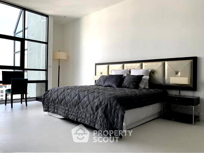 Condos for sale BTS Chong Nonsi : 3-BR Condo at Sathorn Gardens near MRT Si Lom (ID 2608664)