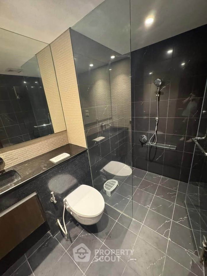 picture 2-BR Condo at Siamese Gioia near MRT Phetchaburi (ID 2440243) - 15/16