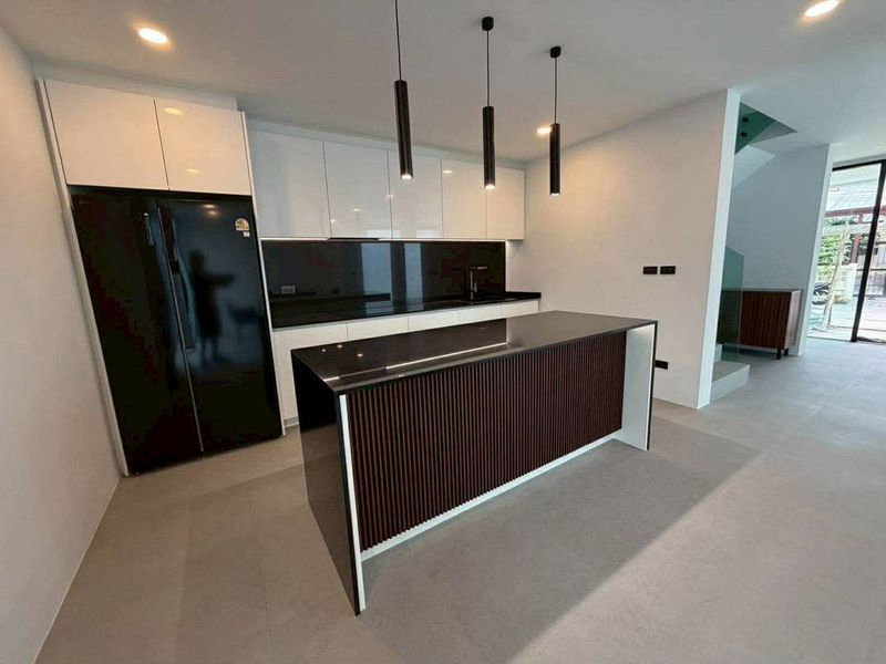 รูป บ้านหรูให้เช่า ใจกลางวงศ์อมาตย์ พัทยาเหนือ ดีไซน์โมเดิร์น พร้อมอยู่ - รูปที่ 16/16