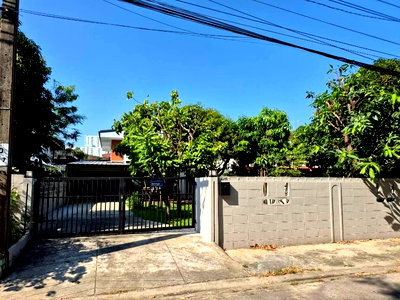Houses for rent Mega Bangna : House For Rent Near Mega Bangna Pet Friendly