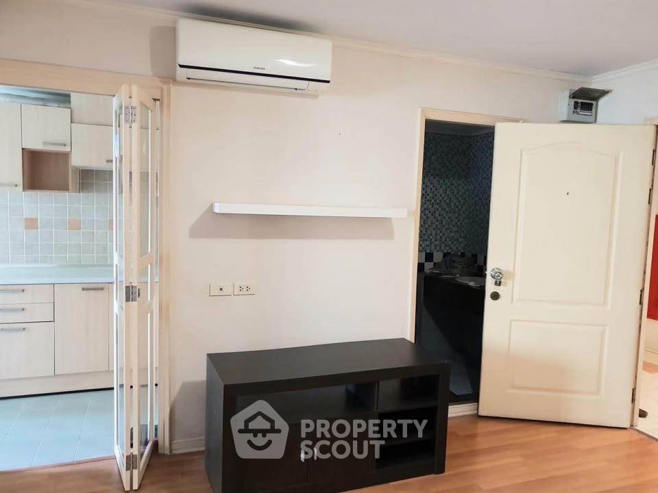 picture 1-BR Condo at Lumpini Place Narathiwas Ratchanakarin in Chong Nonsi (ID 2382807) - 3/6
